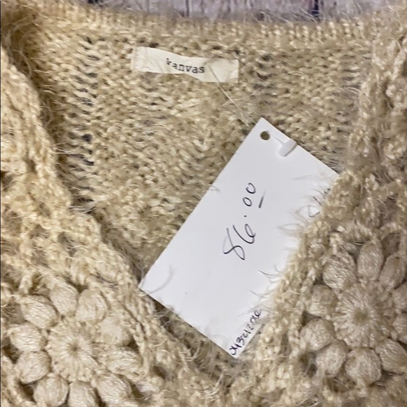 Kanvas short sleeve floral crochet furry sweater - Picture 6 of 8